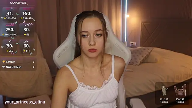 Snapshot of _Pretty_Doll_ chatting on December 9, 6:35 pm Pretty Doll online show from December 9, 6:35 pm