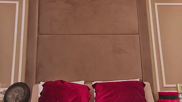 Snapshot of LunaWills_ chatting on February 4, 4:59 am LunaWills online show from February 4, 4:59 am