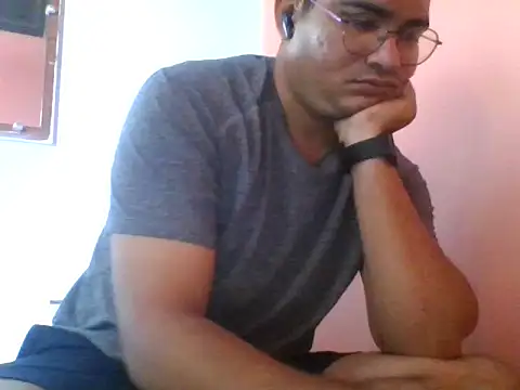 Snapshot of naughtymike0007 chatting on September 30, 6:07 am naughtymike0007 online show from September 30, 6:07 am