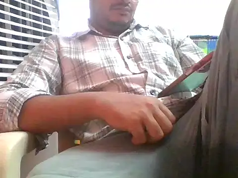 Snapshot of naughtymike0007 chatting on October 13, 2:33 am naughtymike0007 online show from October 13, 2:33 am