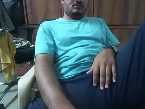 Snapshot of naughtymike0007 chatting on October 24, 4:47 pm naughtymike0007 online show from October 24, 4:47 pm