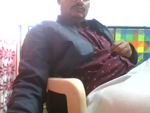 Snapshot of naughtymike0007 chatting on December 21, 3:02 am naughtymike0007 online show from December 21, 3:02 am