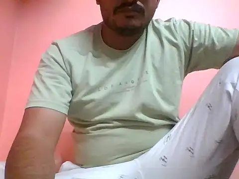 Snapshot of naughtymike0007 chatting on February 4, 3:18 pm naughtymike0007 online show from February 4, 3:18 pm