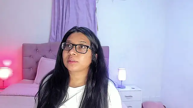 Snapshot of Latinabombsheell chatting on September 17, 4:47 am Latinabombsheell online show from September 17, 4:47 am