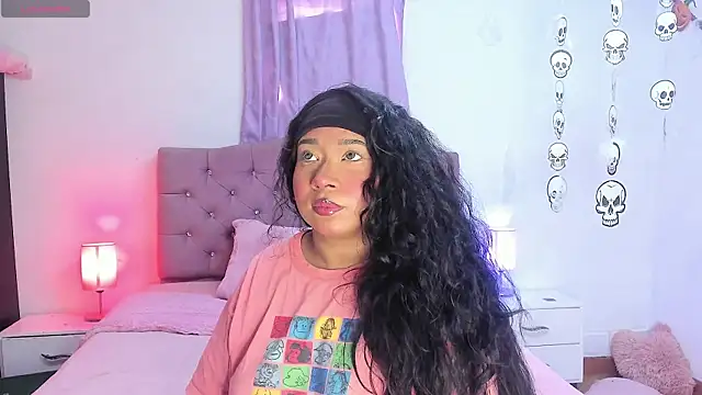 Snapshot of Latinabombsheell chatting on October 5, 8:07 pm Latinabombsheell online show from October 5, 8:07 pm