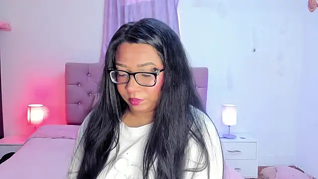 Snapshot of Latinabombsheell chatting on October 8, 7:33 pm Latinabombsheell online show from October 8, 7:33 pm