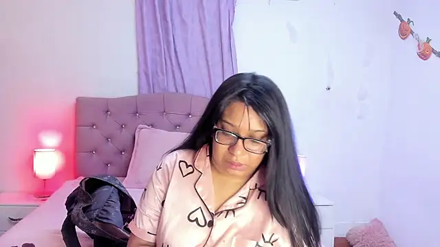 Snapshot of Latinabombsheell chatting on October 16, 3:29 am Latinabombsheell online show from October 16, 3:29 am