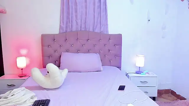 Snapshot of Latinabombsheell chatting on November 11, 7:19 am Latinabombsheell online show from November 11, 7:19 am