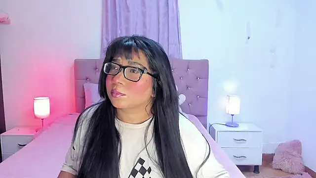 Snapshot of Latinabombsheell chatting on November 19, 7:03 pm Latinabombsheell online show from November 19, 7:03 pm