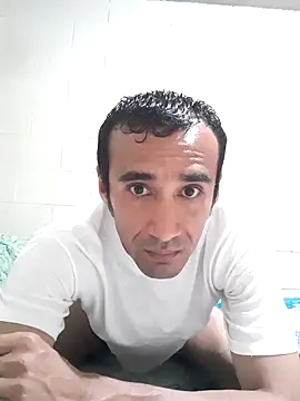 Snapshot of EIGUAP00 chatting on February 27, 11:04 pm EIGUAP00 online show from February 27, 11:04 pm