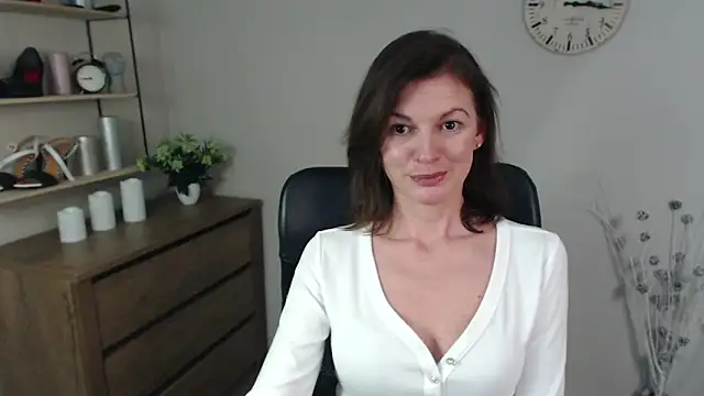 Snapshot of VivianWILD chatting on December 12, 8:57 am VivianWILD online show from December 12, 8:57 am