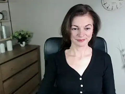 Snapshot of VivianWILD chatting on December 17, 8:45 am VivianWILD online show from December 17, 8:45 am