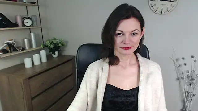 Snapshot of VivianWILD chatting on December 27, 8:02 am VivianWILD online show from December 27, 8:02 am