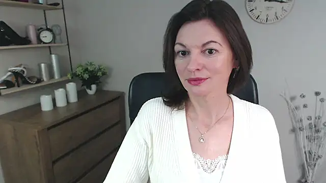 Snapshot of VivianWILD chatting on December 28, 6:49 am VivianWILD online show from December 28, 6:49 am
