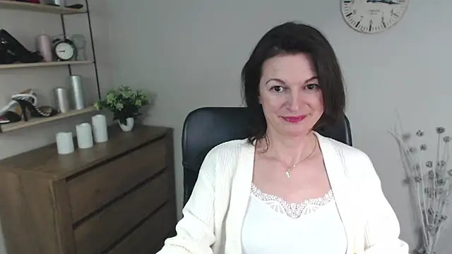 Snapshot of VivianWILD chatting on December 28, 9:52 am VivianWILD online show from December 28, 9:52 am
