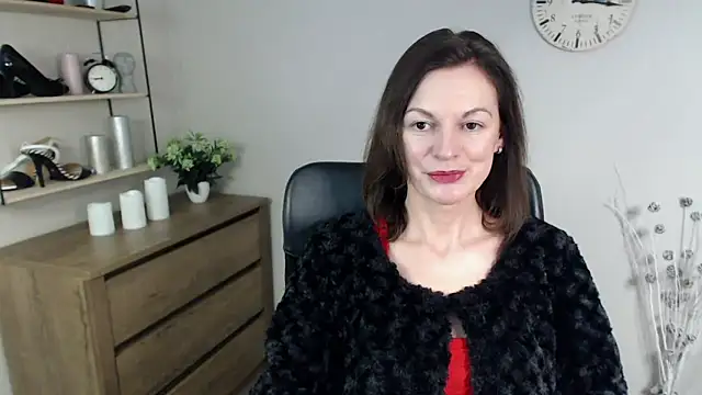 Snapshot of VivianWILD chatting on December 30, 6:42 am VivianWILD online show from December 30, 6:42 am