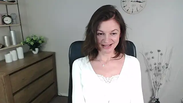 Snapshot of VivianWILD chatting on January 8, 9:53 am VivianWILD online show from January 8, 9:53 am