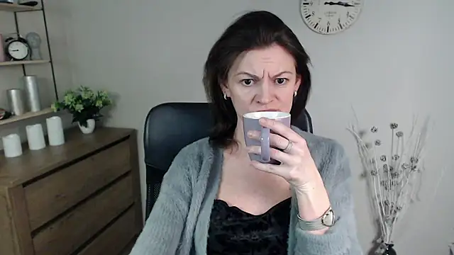 Snapshot of VivianWILD chatting on January 10, 6:53 am VivianWILD online show from January 10, 6:53 am