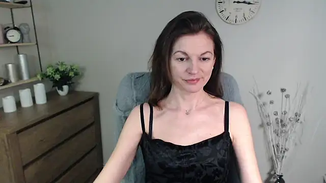Snapshot of VivianWILD chatting on January 10, 10:28 am VivianWILD online show from January 10, 10:28 am