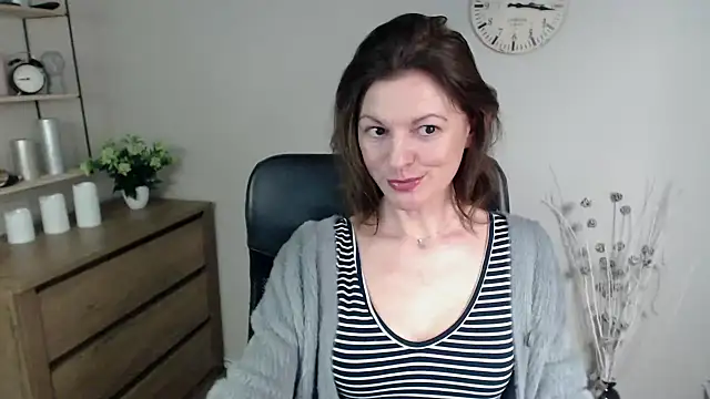 Snapshot of VivianWILD chatting on January 11, 7:39 am VivianWILD online show from January 11, 7:39 am