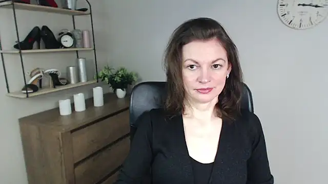 Snapshot of VivianWILD chatting on January 28, 7:32 am VivianWILD online show from January 28, 7:32 am