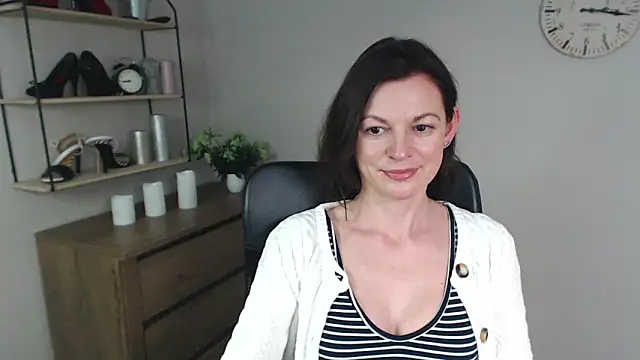 Snapshot of VivianWILD chatting on January 30, 9:57 am VivianWILD online show from January 30, 9:57 am