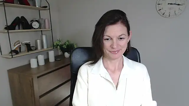 Snapshot of VivianWILD chatting on February 3, 4:52 pm VivianWILD online show from February 3, 4:52 pm