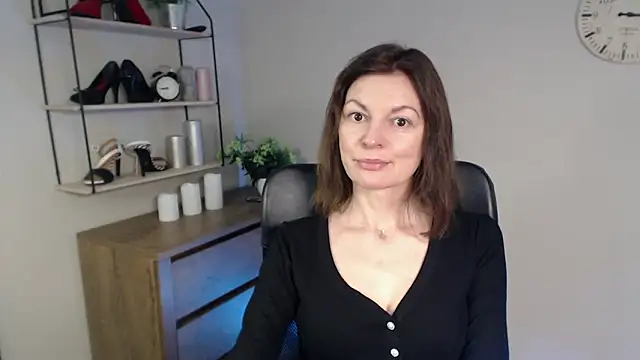 Snapshot of VivianWILD chatting on February 12, 7:13 am VivianWILD online show from February 12, 7:13 am