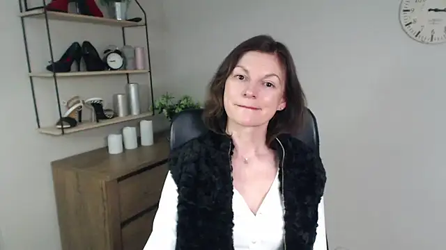 Snapshot of VivianWILD chatting on February 13, 10:12 am VivianWILD online show from February 13, 10:12 am