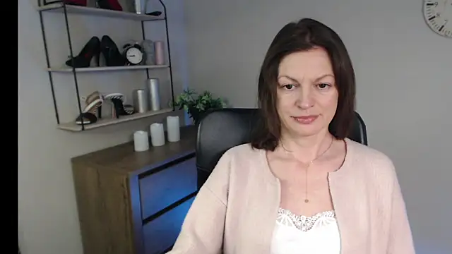 Snapshot of VivianWILD chatting on February 17, 10:29 am VivianWILD online show from February 17, 10:29 am