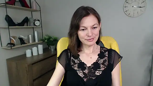 Snapshot of VivianWILD chatting on February 27, 10:04 am VivianWILD online show from February 27, 10:04 am