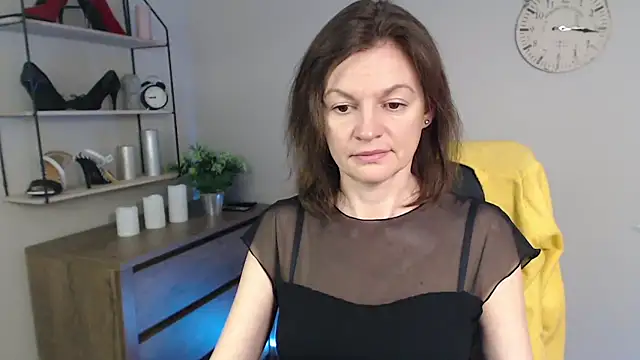 Snapshot of VivianWILD chatting on March 4, 6:47 am VivianWILD online show from March 4, 6:47 am
