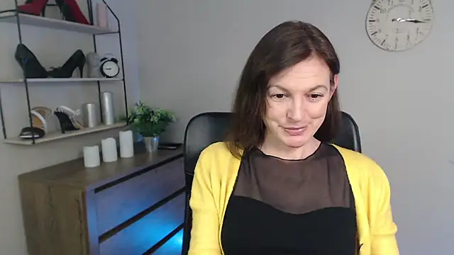 Snapshot of VivianWILD chatting on March 4, 10:13 am VivianWILD online show from March 4, 10:13 am