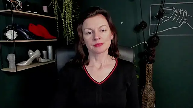 Snapshot of VivianWILD chatting on March 12, 10:16 am VivianWILD online show from March 12, 10:16 am