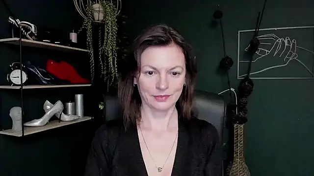 Snapshot of VivianWILD chatting on March 14, 7:04 am VivianWILD online show from March 14, 7:04 am