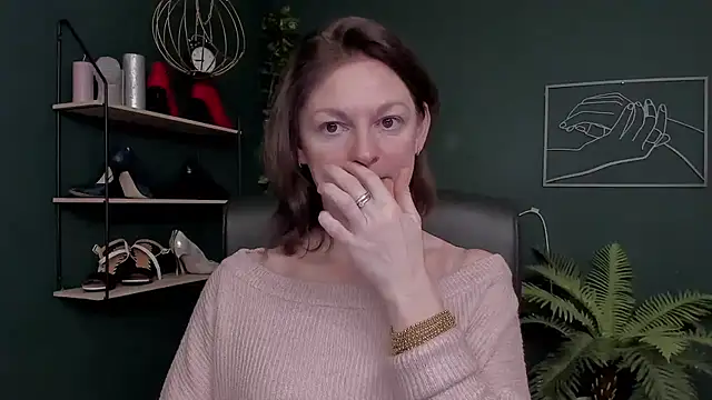 VivianWILD online show from November 20, 6:46 am