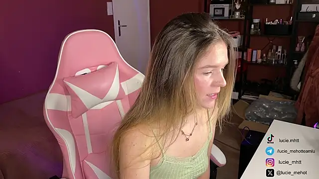 Snapshot of lucie_mehott chatting on February 23, 9:55 am lucie mehott online show from February 23, 9:55 am