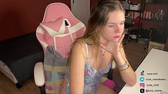 Snapshot of lucie_mehott chatting on February 27, 8:31 pm lucie mehott online show from February 27, 8:31 pm