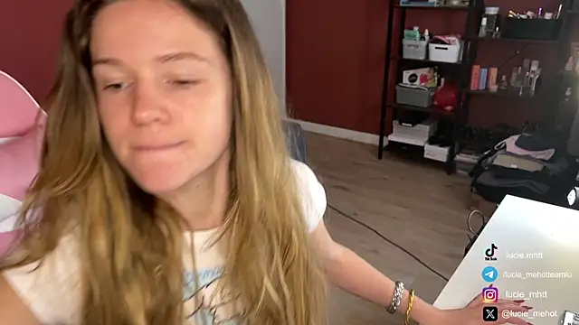 Snapshot of lucie_mehott chatting on March 8, 10:22 am lucie mehott online show from March 8, 10:22 am