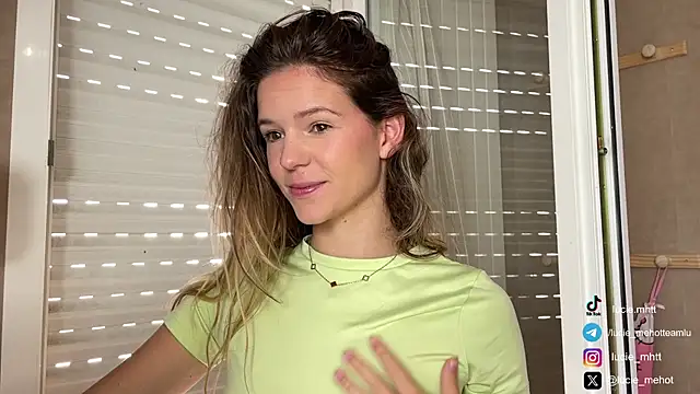 Snapshot of lucie_mehott chatting on September 9, 7:19 am lucie mehott online show from September 9, 7:19 am