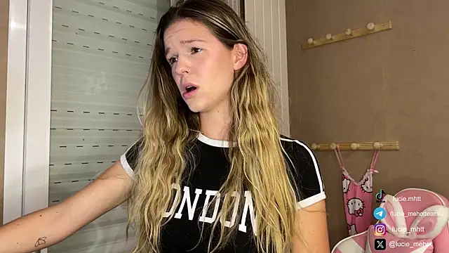 Snapshot of lucie_mehott chatting on September 10, 7:25 pm lucie mehott online show from September 10, 7:25 pm