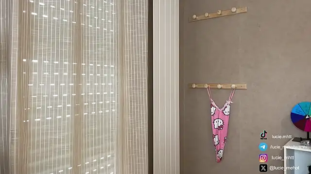 Snapshot of lucie_mehott chatting on September 14, 9:08 am lucie mehott online show from September 14, 9:08 am