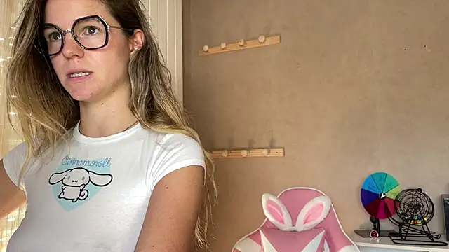 Snapshot of lucie_mehott chatting on September 27, 9:14 am lucie mehott online show from September 27, 9:14 am