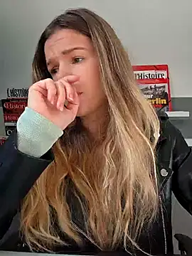 Snapshot of lucie_mehott chatting on October 2, 7:26 am lucie mehott online show from October 2, 7:26 am