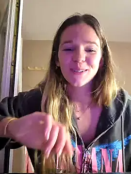 Snapshot of lucie_mehott chatting on October 3, 8:17 pm lucie mehott online show from October 3, 8:17 pm