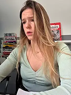 Snapshot of lucie_mehott chatting on October 23, 8:02 am lucie mehott online show from October 23, 8:02 am