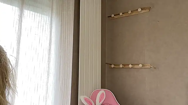 Snapshot of lucie_mehott chatting on November 15, 10:12 am lucie mehott online show from November 15, 10:12 am