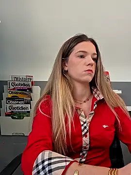 Snapshot of lucie_mehott chatting on November 20, 8:47 am lucie mehott online show from November 20, 8:47 am