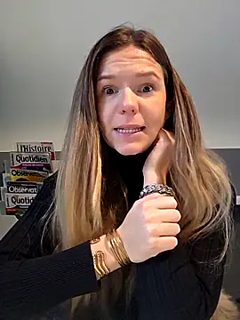 Snapshot of lucie_mehott chatting on December 2, 8:30 am lucie mehott online show from December 2, 8:30 am