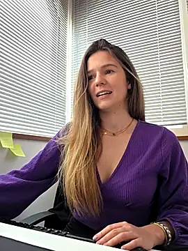 Snapshot of lucie_mehott chatting on February 17, 10:01 am lucie mehott online show from February 17, 10:01 am